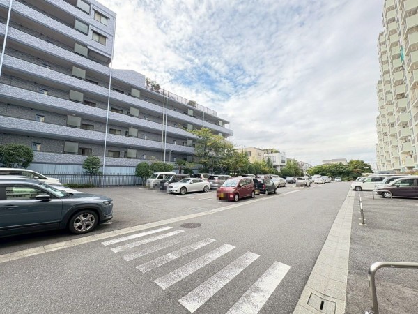 江東区北砂、マンションの駐車場画像です