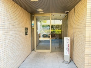 江東区亀戸、マンションのエントランス画像です