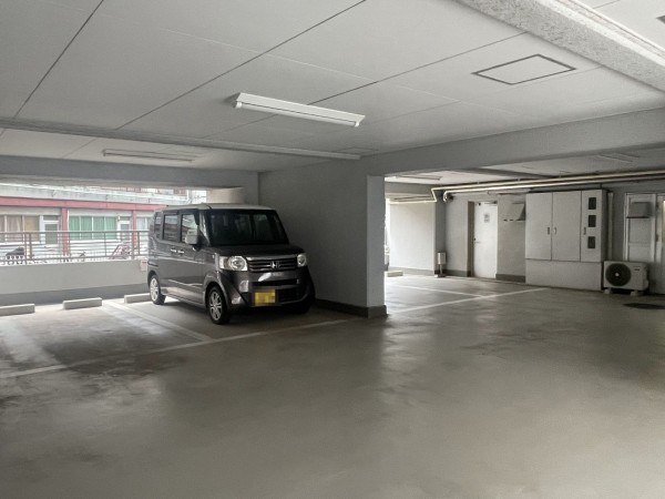 江東区東砂、マンションの駐車場画像です