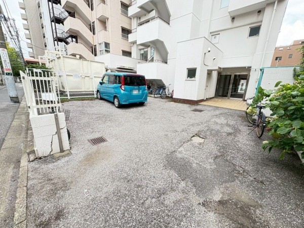 江東区大島、マンションの駐車場画像です