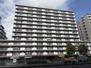 江東区亀戸、マンションの外観画像です