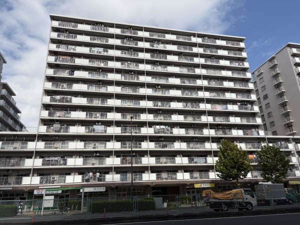 江東区亀戸、マンションの外観画像です