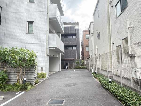 江東区北砂、マンションの駐車場画像です