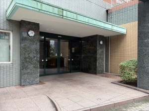 江東区亀戸、マンションのエントランス画像です