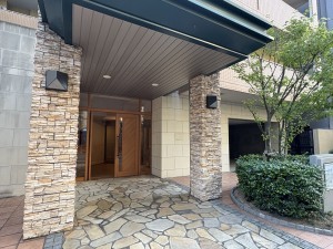 江東区大島、マンションのエントランス画像です