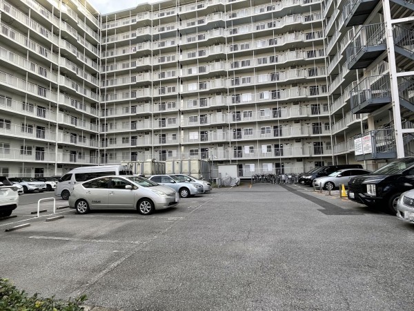 江東区東砂、マンションの駐車場画像です