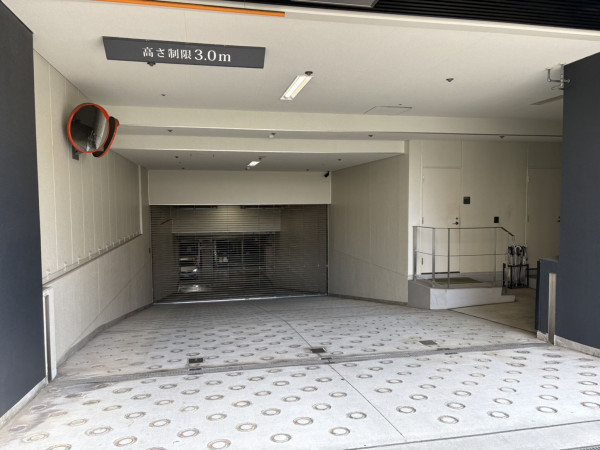 江東区白河、マンションの駐車場画像です