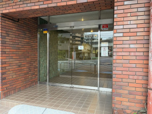 江東区亀戸、マンションのエントランス画像です