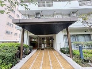 江東区大島、マンションのエントランス画像です