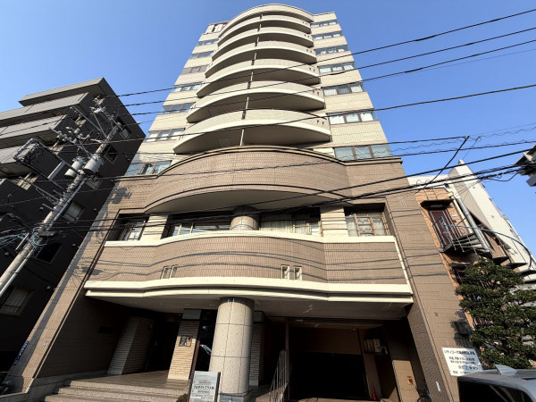 江東区亀戸、マンションの外観画像です