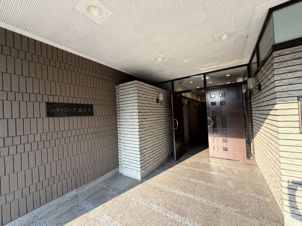 江東区亀戸、マンションのエントランス画像です