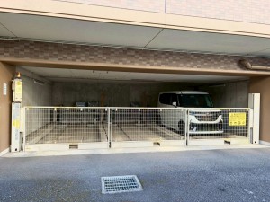 江東区大島、マンションの駐車場画像です