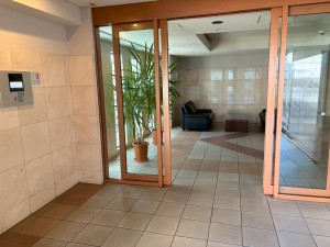 江東区大島、マンションのエントランス画像です