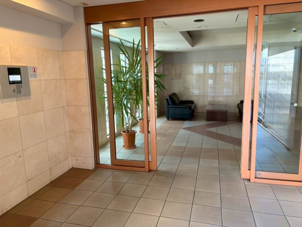 江東区大島、マンションのエントランス画像です