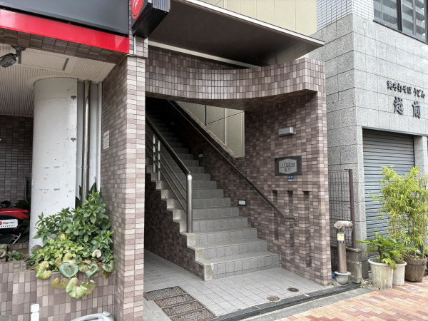 江東区亀戸、マンションの外観画像です