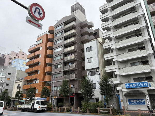 江東区亀戸、マンションの外観画像です