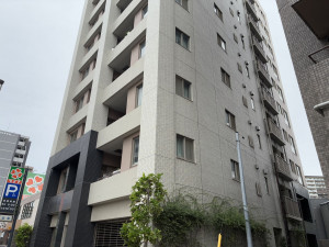 江東区亀戸、マンションの外観画像です
