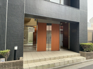江東区亀戸、マンションのエントランス画像です