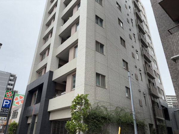江東区亀戸、マンションの外観画像です