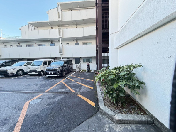 江東区大島、マンションの駐車場画像です