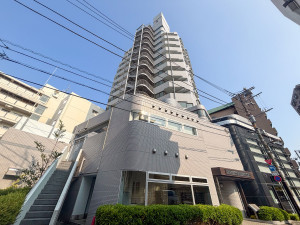 江東区冬木、マンションの外観画像です