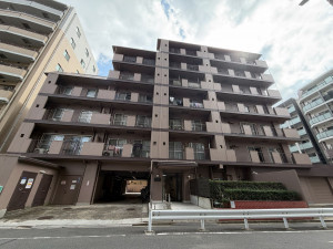 江東区亀戸、マンションの外観画像です
