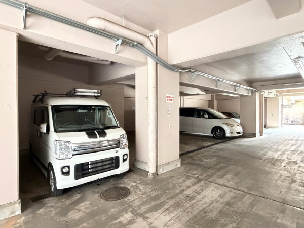 江東区亀戸、マンションの駐車場画像です