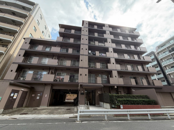江東区亀戸、マンションの外観画像です