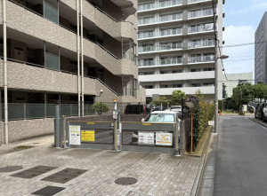 江東区白河、マンションの駐車場画像です