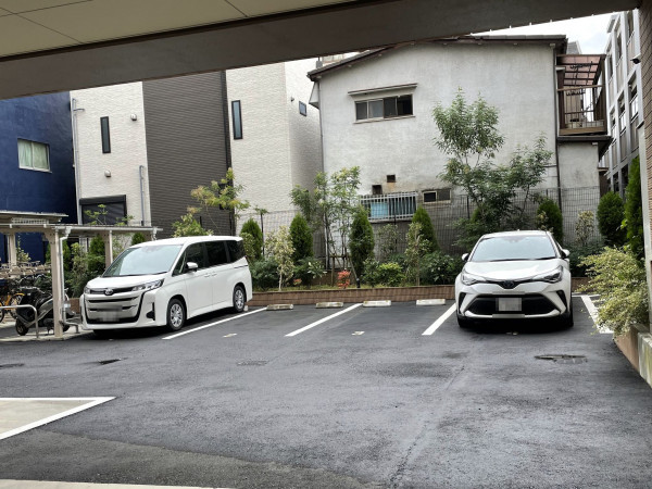 江東区東砂、マンションの駐車場画像です