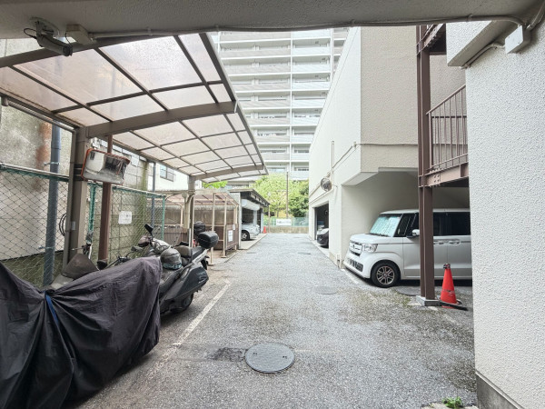 江東区大島、マンションの駐車場画像です