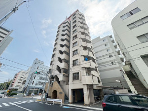 江東区亀戸、マンションの外観画像です
