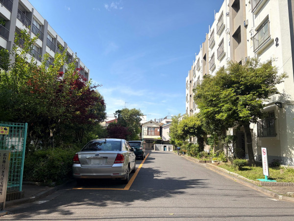 江東区東砂、マンションの駐車場画像です