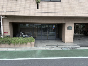 江東区亀戸、マンションのエントランス画像です