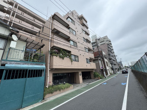 江東区亀戸、マンションの外観画像です