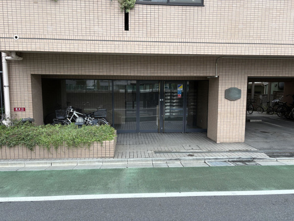 江東区亀戸、マンションのエントランス画像です