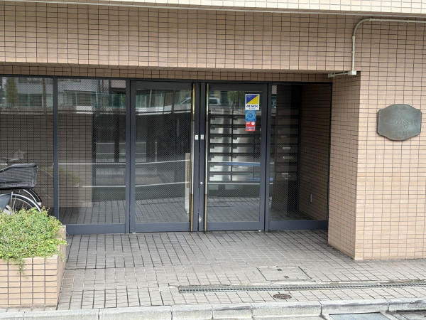 江東区亀戸、マンションのエントランス画像です