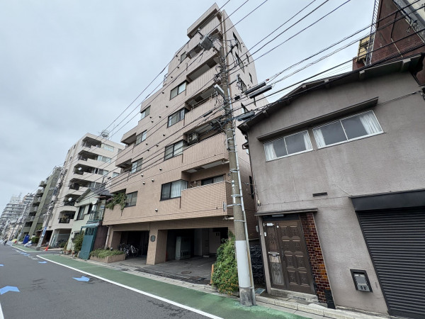 江東区亀戸、マンションの外観画像です