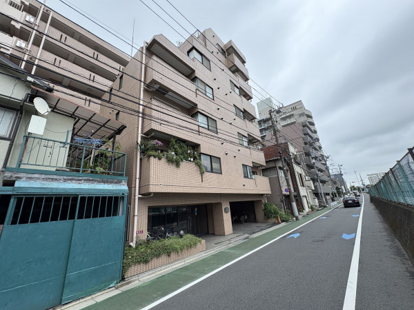 江東区亀戸、マンションの外観画像です