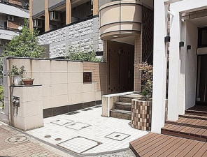 江東区亀戸、マンションのエントランス画像です