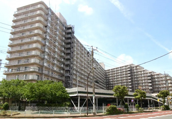 江東区枝川、マンションの外観画像です