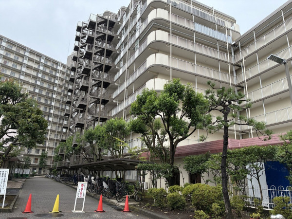 江東区枝川、マンションの外観画像です