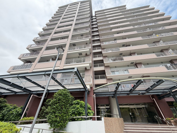 江東区亀戸、マンションの外観画像です