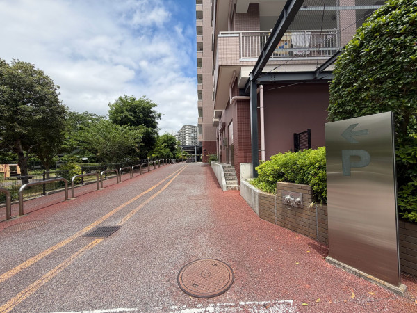 江東区亀戸、マンションの駐車場画像です