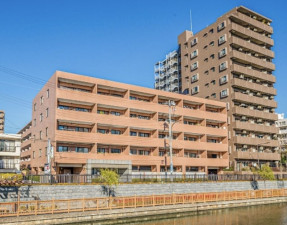 江東区大島、マンションの外観画像です