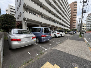 江東区新大橋、マンションの駐車場画像です
