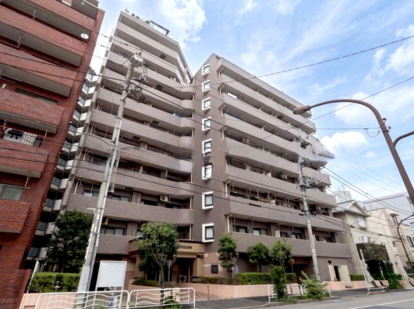江東区亀戸、マンションの外観画像です