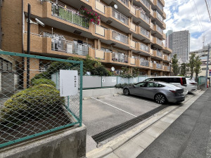 江東区古石場、マンションの駐車場画像です