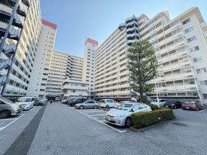 江東区大島、マンションの駐車場画像です