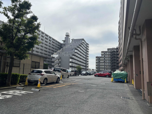 江東区北砂、マンションの駐車場画像です